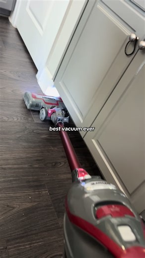 SHARK ROCKET PRO ON TOP 🙂‍↕️🙂‍↕️ #vacuum #ontop #shark #sharkrocketpro #foryoupage