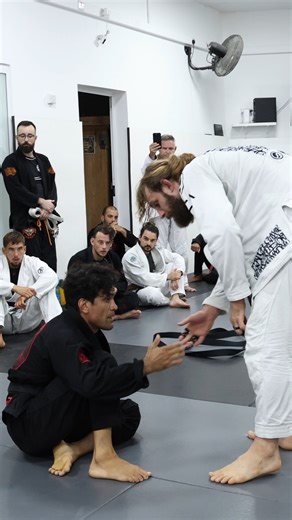 Each year at camp we get front-row seats to sparring you only dream about—and nothing beats watching our guests roll together. This one was pure chess: tactical, patient, full of respect. Two world champions, one heavyweight and one featherweight, doing what they love on the same mat. How beautiful is that? 🥋✨ @cobrinhacharles @wardziak_bjj #bjjlifestyle #bjjlife #grappling #bjj #oss #jiujitsulifestyle #jiujitsu #judo #nogi #brazilianjiujitsu #gi #ibjjf #adcc #bjjmalta #adc #avantgardemalta #ma