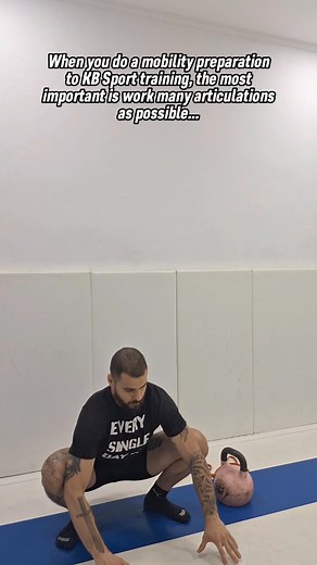 4.5K views · 87 reactions | By popular demand — here’s my full Kettlebell Sport mobility routine before training. ️‍♂️ Every movement you see here is part of my personal warm-up to keep technique sharp, prevent injuries, and move better under the bells. Try it before your next session and feel the difference!  #KettlebellSport #MobilityRoutine #WarmUp #KettlebellTraining #EscolaKettlebell | Lindolfo Neto | Facebook