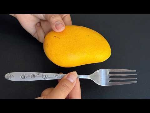 Peeling Mangoes is SO Easy with a Fork! No Mess, No Waste - You Won't Believe It (Life Hack)