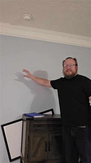 Automatic calibrating and sizing projector with keystone and great daytime projection as well!