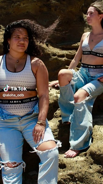 This unahi fish scale pattern represents the ʻanae, also known as the ʻamaʻama. Of the three mullet species found on our shores and estuaries, two are indigenous to Hawaiʻi, the ʻanae being the largest species. It holds great significance in our culture and was one of the most choice fish amongst the people for its sweet meat. The saying, “mai piʻikoi ʻoe i ka ʻanae lā” would be used to say “don’t reach too far out of your league, but be content with what you have here in reach” The ʻanae scale 