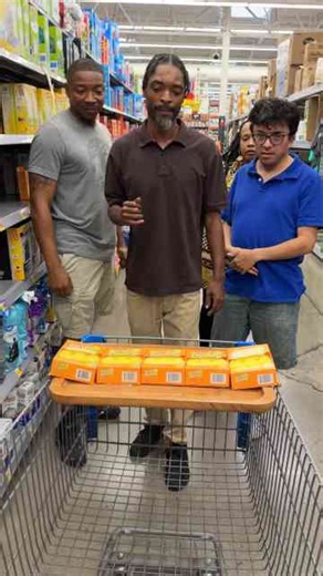 Unexpected public game moments: who takes it