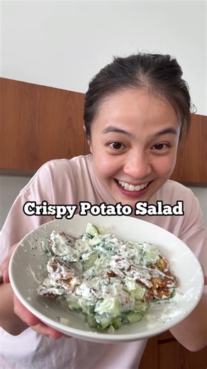 Veronica Jalah Laissti Timuran on Instagram: "Rebus dulu baby potato, penyetin, kasih salt& pepper, semprot minyak, oven 175derajat kira2 15-20 menit sambil intip takut gosong bebqu Dressing : greek yoghurt, cream cheese, lemon zest, lemon juice, parsley, baput cincang, salt pepper, takaran adjust sendiri sambil dicoba ae Tambahin timun, sama bawang bombay, tinggal di mix bestieeeee"