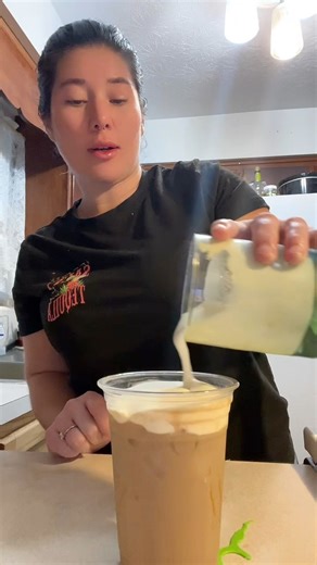 Happy hump day babes, love you guys. Have the best day ♥️♥️😍 #trending #trendingreels #coffeelovers #icedcoffee | Cheyenne Perry