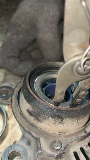 Wheel Bearing Lock Symptoms | Safe Removal & Installation