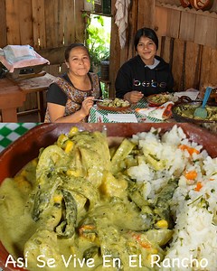 557K views · 32K reactions | hoy les hicimos un pollito que le gusta mucho a mi hija karla, es un pollo en chilito verde de poblano con elote, bien bueno familia les va gustar mucho. #comida #gracias #comidamexicana Muchas gracias familia por todo su apoyo. tambien sigan a canal de mi mamá De Mi Rancho A Tu Cocina canal de doña angel Cocinando con Angel canal de mi hermana brenda La Cocina En El Rancho | Así Se Vive En El Rancho | Facebook
