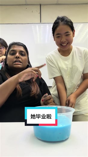 她是我的学生， 在Ace读了六年的她， 和我一起去吃过海鲜大餐，烧烤，看电影，庆祝中秋节等～ 现在她要去独中上学了(=^ェ^=) 有点不舍得🥹 原来我们一起做过很多事情🥹 Till next time girl🫶 Remember teacher will always be here🩵 cheers to all the memories… good & bad …. #year6 we will miss you all! #povteacher #teacherpov #老师与学生 #巴生小学安亲班