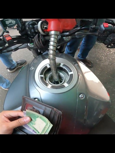 ঢাকার একটা পাম্পে ফুল ট্যাঙ্ক তেল দেয়। কোনটা? #bikelife #motovlog #viral