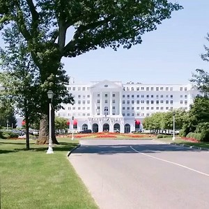24K views · 631 reactions | Happy Wedding Wednesday! Looking back over this weekend's magical wedding planned by Easton Events! It doesn’t get prettier than a summer celebration at The Greenbrier with Eric Kelley Photography! #AmericasBride #WeddingWednesday | The Greenbrier | Facebook