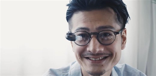 わずか10グラム。メガネに後付けするスマートディスプレイ｢GUIDE01｣