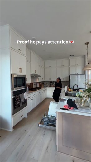 Cranon Worford on Instagram: "This is your sign to marry a man that listens ❤️ I’ve wanted a diamond tennis bracelet since I’m was a kid and saw my dad get my mom one. My man delivered this V day!! Thank you @swolericketts 🤍"