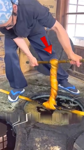 This Is Why Indigo Dyeing Looks Like Magic. 😳
