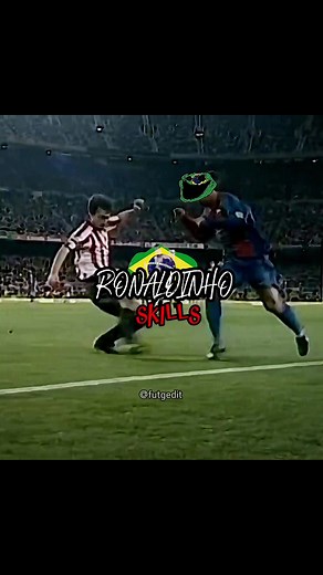 Ronaldinho Brazilian Football Skills Compilation
