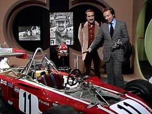 "Sembra un'automobilina dei bambini" Insieme a Mike Bongiorno saliamo a bordo della Ferrari di Clay Regazzoni. Personaggi in fiera, 23 maggio 1975 #RSIArchivi #RSISport | RSI Archivi