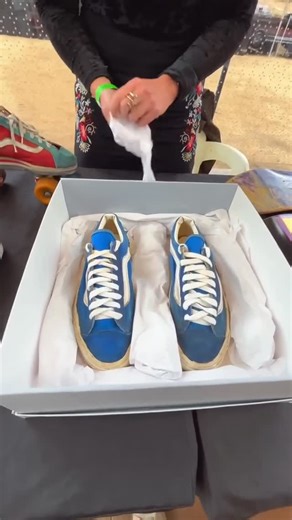 Sneaker Freaker on Instagram: "Feast your eyes on the the last surviving pair of original @vans Old Skools in the brand’s archive 🛹🔥⁠ ⁠ 🎥: @ryan.signz"