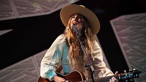 Lainey Wilson reacts to most CMA Awards nominations