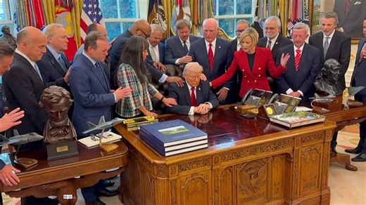 Vidéo. Des responsables religieux prient pour Trump dans le Bureau ovale
