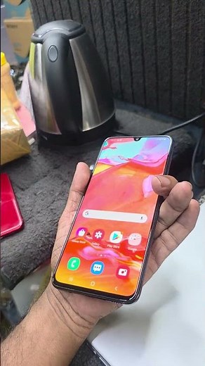 Samsung A70 4g mobile 6/128 clean condition box available Rs 5000 ph 8056 161371