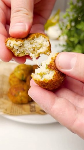 Noosh | Quick & Easy Recipes on Instagram: "Crispy Cauliflower Balls (Air Fryer) Ingredients: • 1 small cauliflower (300-400 grams) • 100 grams of cheese (kashar, mozzarella, or cheddar), grated • 1 egg • 2 tablespoons fresh parsley, chopped • 1 to 2 cups breadcrumbs • Salt, to taste • Black pepper, to taste Instructions: 1. Prepare Cauliflower: Break the cauliflower into florets and blend in a food processor until finely chopped. 2. Combine Ingredients: In a mixing bowl, combine the cauliflower