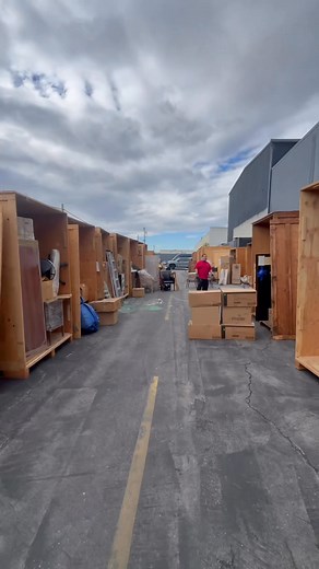 Warehousemanlien auctions rock! Americanauctioneers.com storageauctions.net 800 838 SOLD (7653) | American Auctioneers