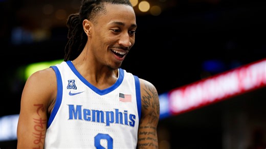 Caleb Mills, Kevin Durant react to Mills' nasty crossover in Memphis' win over Michigan