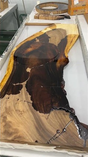 Eco-friendly resin art table