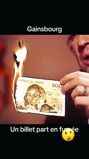 Le 20 mars 1984, sur le plateau de l’émission « 7 sur 7 », diffusée sur TF1, Serge Gainsbourg sort un billet de 500 francs — le billet « Pascal » — et y met le feu, lentement, face caméra. Un geste sec, presque cérémoniel. Il explique qu’entre impôts et charges, l’État lui prend l’essentiel de ce qu’il gagne. Il brûle l’argent pour montrer ce qui, selon lui, part déjà en fumée. 500 francs en 1984 représentaient environ 75 euros au moment du passage à l’euro. En valeur actuelle, cela équivaut à p