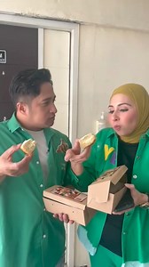 Ini sih Roti Bakar Terwajib Kalo Lagi di Bandung! 😍 Gimana engga? kombinasi roti kasino klasik empuk dan cream homemade siap bikin kamu semangat lagi! 😙 Ga pake ribet, yuk buruan cek menunya di link dibawah ini! | Roti Perjuangan