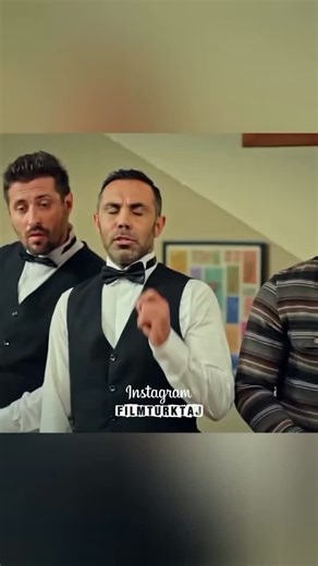 𝐏𝐑𝐈𝐊𝐎𝐋𝐗𝐎𝐍𝐀 on Instagram: "Top sxema📊 : this educational Reel highlights an innovative green energy project in Japan. The video features footage of busy urban sidewalks in cities like Tokyo and Kyoto, with overlaid animations showing embedded piezoelectric materials in the pavement. As pedestrians walk, run, or jump, the surface slightly deforms, converting kinetic energy from footsteps into electricity via pressure on special crystals. Generated power lights nearby street lamps, power