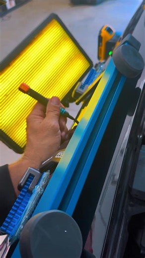 Ever wonder what this tapping sound is? 👂 That’s the sound of precision — not percussion. Each knock is bringing the metal back to factory perfection. | CD Dents