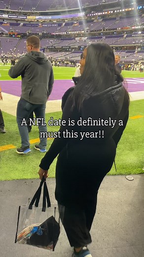 it’s officially take a pretty girl to a NFL game season | peacelovearie