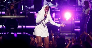 BET Awards honor legends in emotional ceremony