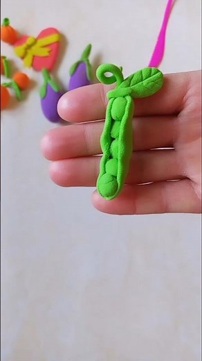 Peas Made of Plasticine – Handmade Clay Craft #plasticine#clayart#peas#handmade#modelingclay