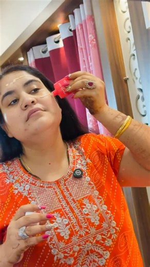 Sarita Darak on Instagram: "Dot & Key Buy 1 Get 1 offer is live! Get a free gift on buying four products + additional 5% discount on prepaid orders"