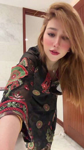 Dance Tutorial with Susan Khan: Learn the latest moves!