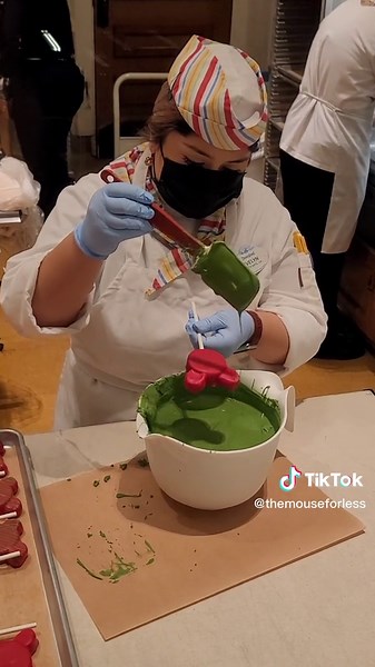 Minnie Holiday Cake Pops Recipe from Trolley Treats