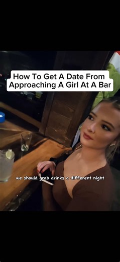 Pro tip: Bar approaches don’t fail because of what you say They fail because of how you say it In this clip, I walk through my thought process in real time From the opener To building comfort To setting up the date Simple. Calm. Intentional. Message me “Mentor” if you want help leveling this up #coldapproach #rizz #confidence #socialskills