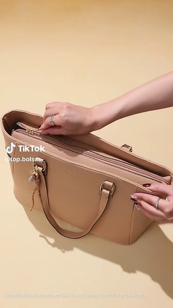 ✨ Quer uma bolsa bonita, resistente e que realmente acompanha sua rotina? Esta tote estruturada retangular foi feita para trabalho, estudos, aulas, viagens e dia a dia — uma bolsa grande e super versátil!#TikTokShopBlackFridayBR #tiktoklive #bolsafeminina #modafeminina #maravilhosa