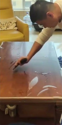 Installing clear plastic on the table surface is simple, easy and fast