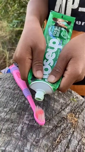 Survival Skills: SMART idea andUSEFUL with toothpaste#bushcraft#camping#outdoors