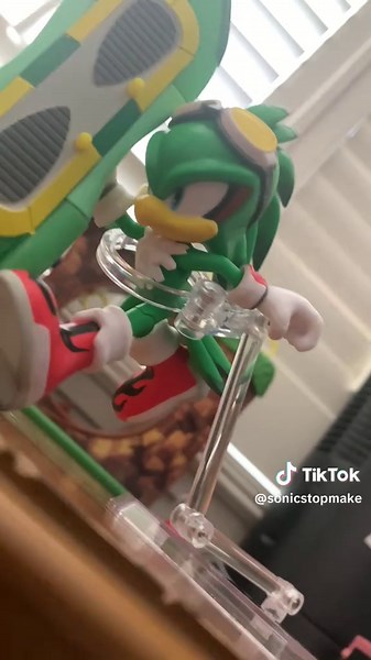 Jet the Hawk in Sonic Racing: Poses and Action Figures