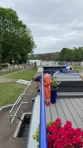 🇬🇧Passing Through Another River Thames Lock