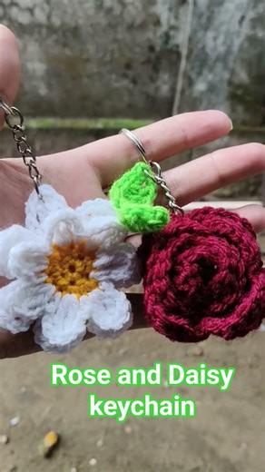 rose and daisy key chain