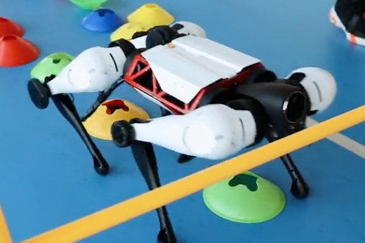 腾讯发布首个全自研机器狗Max，有腿又有轮，会“拜年讨红包”-36氪