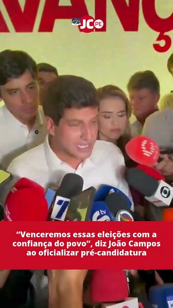 O prefeito do Recife, João Campos (PSB), oficializa sua pré-candidatura ao Governo de Pernambuco. O ato político ocorre no Hotel Luzeiros, no bairro do Pina, Zona Sul da capital pernambucana. Durante seu discurso, Campos destaca a aprovação popular como o principal motor de sua campanha, declarando com confiança: “Venceremos essas eleições com a confiança do povo”. O evento também consolida a chapa majoritária da Frente Popular, que apresenta Carlos Costa (Republicanos) como pré-candidato a vice