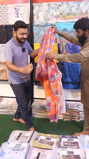 7.5K views · 128 reactions | Wo ghodam jahan sy shops waly kapra lety hain #AHKinformationTV | AHK information Videos | Facebook