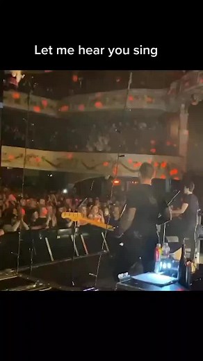 Experience the Magic of Stereophonics' 'Maybe Tomorrow' Live Performance!