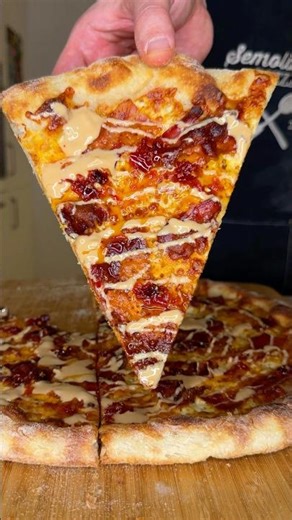 NY-Style Pb & Bacon Pizza with homemade chili jam