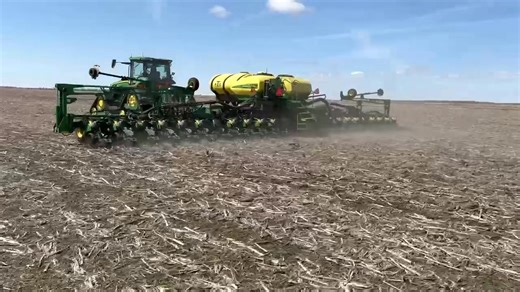 42K views · 639 reactions | Planting corn with a John Deere 8RX 410 tractor and DB60 ExactEmerge planter at 7mph, near Warwick, ND. : Mike Haman | Leading Edge Equipment | Facebook